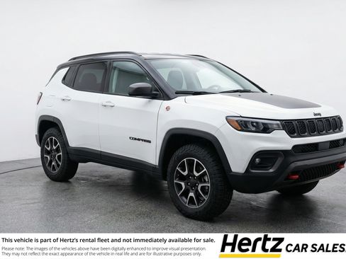 Used 2025 Jeep Compass Trailhawk AWD/4WD image 1