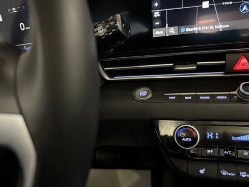 Used 2025 Hyundai Elantra SEL image 20