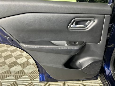 Used 2024 Nissan Rogue SV FWD image 16