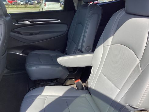 Used 2021 Buick Enclave Essence image 13