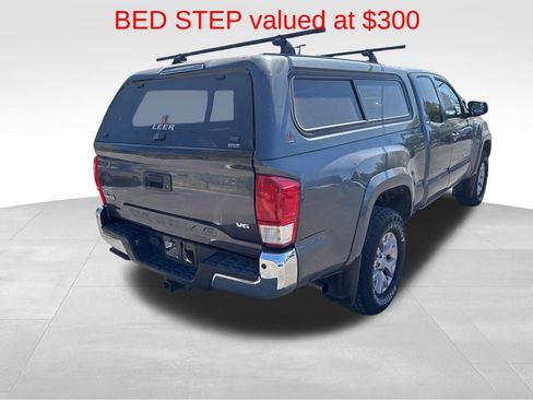 Used 2017 Toyota Tacoma SR5 w/ Tow Package image 8