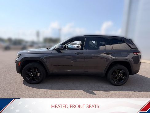 Used 2023 Jeep Grand Cherokee Limited w/ Black Appearance Package AWD/4WD image 15