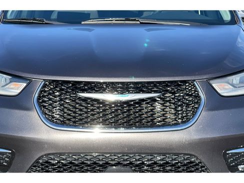 Used 2021 Chrysler Pacifica Touring w/ Uconnect Theater Family Group image 42