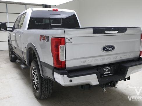 Used 2018 Ford F250 Lariat w/ Lariat Value Package AWD/4WD image 2
