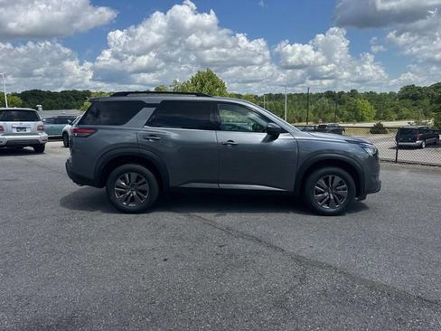 Certified 2025 Nissan Pathfinder SV FWD image 3