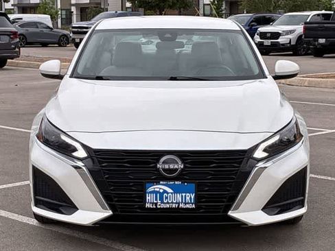 Used 2023 Nissan Altima 2.5 SV FWD image 9