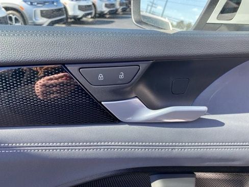 New 2025 Volkswagen Tiguan SE image 23