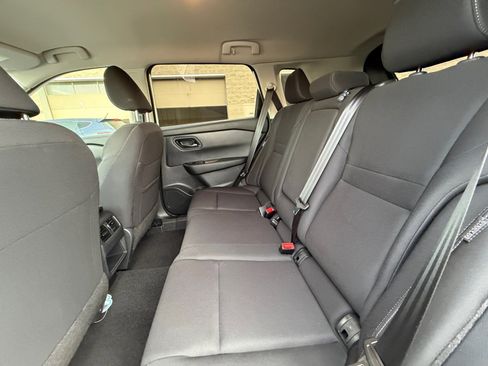 Used 2025 Nissan Rogue S image 17