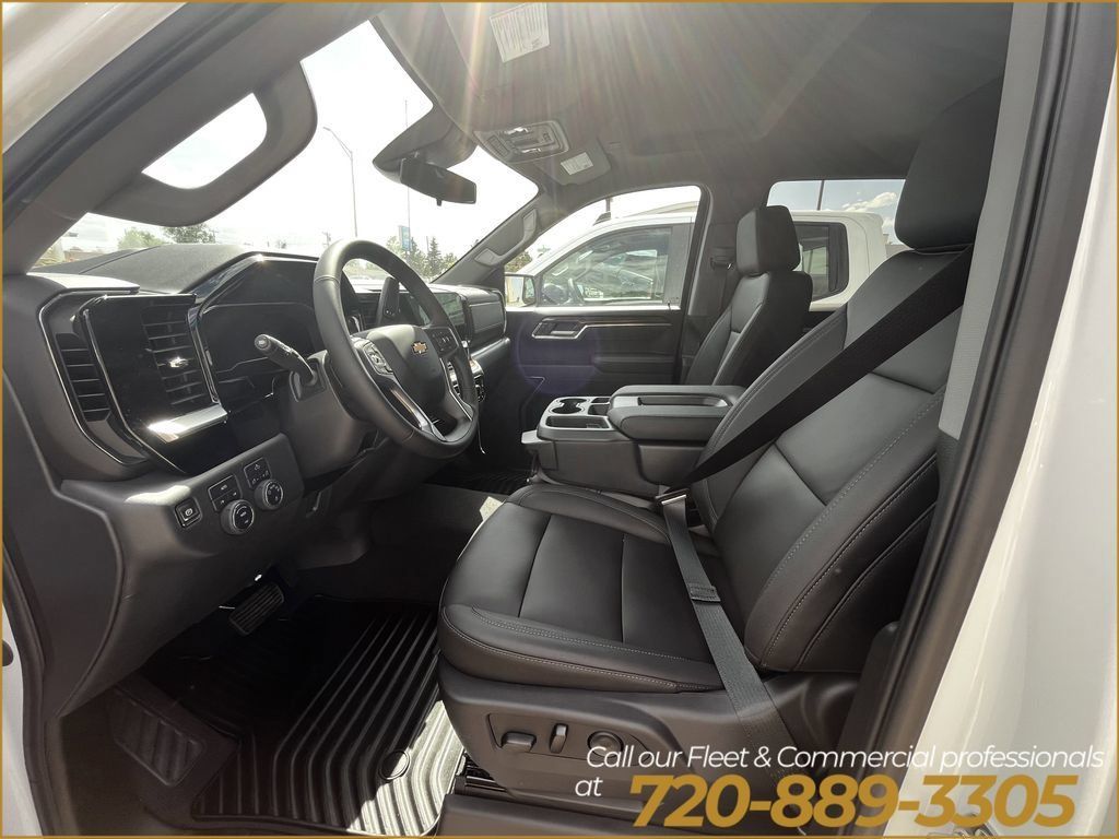 Used 2025 Chevrolet Silverado 1500 LT w/ Leather Package AWD/4WD image 9