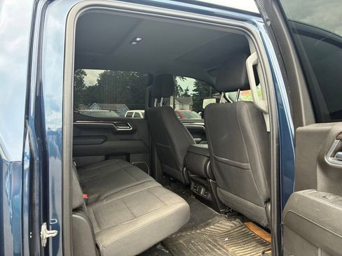 Used 2022 Chevrolet Silverado 1500 LT AWD/4WD image 37