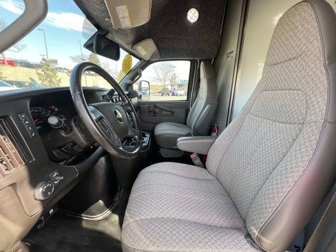 Used 2021 Chevrolet Express 3500 w/ Power Convenience Package RWD image 20