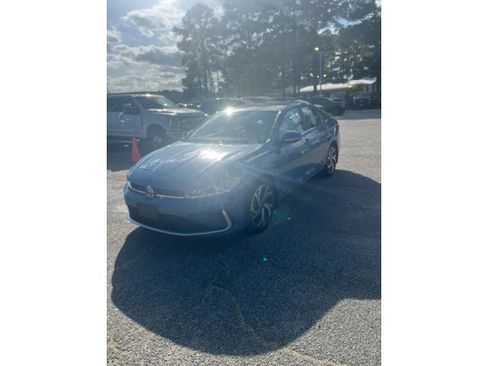 Used 2025 Volkswagen Jetta SEL image 1