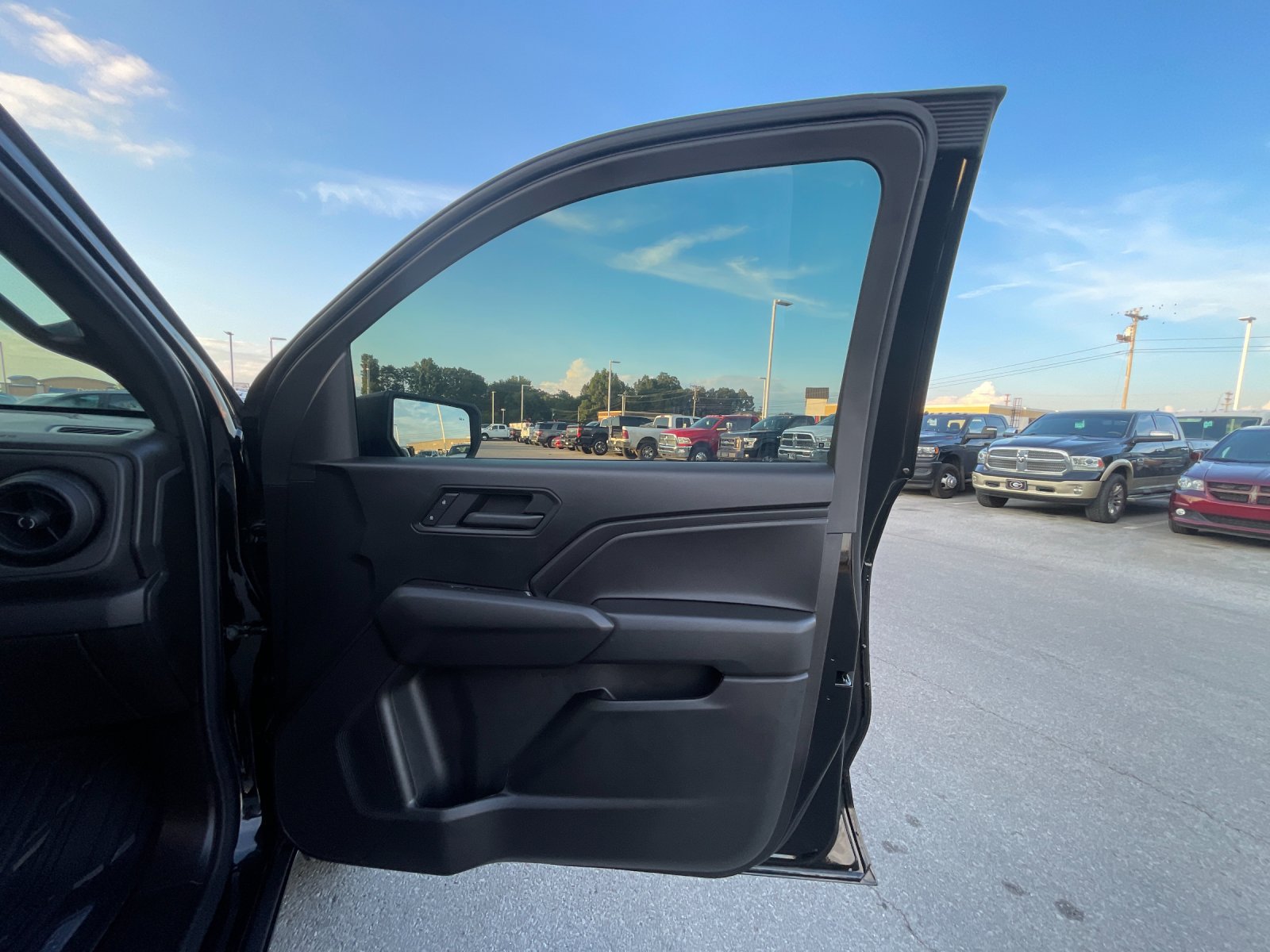 Used 2026 Chevrolet Colorado W/T w/ Advanced Trailering Package AWD/4WD image 19