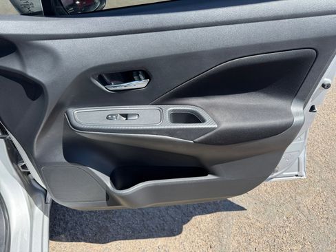 Used 2021 Nissan Versa SV FWD image 33
