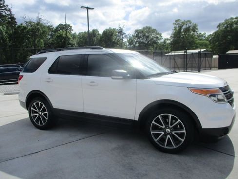 Used 2015 Ford Explorer XLT w/ Equipment Group 202A image 25