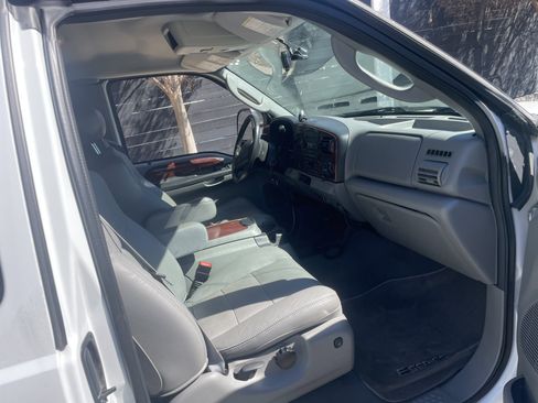 Used 2006 Ford F350 Lariat image 5