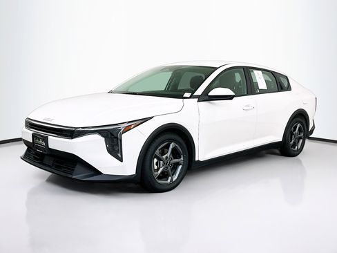 Used 2025 Kia K4 LXS image 3