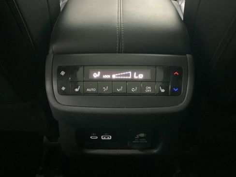 Used 2023 Nissan Pathfinder SL AWD/4WD image 32