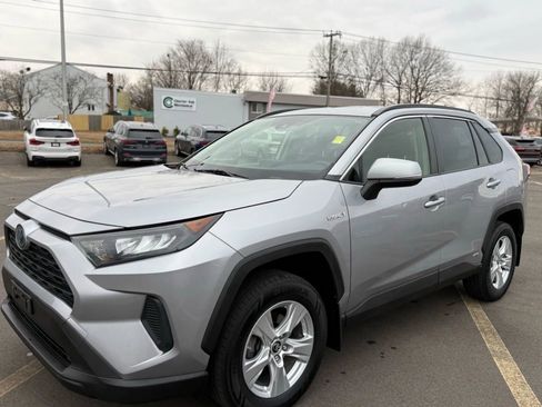 Used 2019 Toyota RAV4 LE image 7