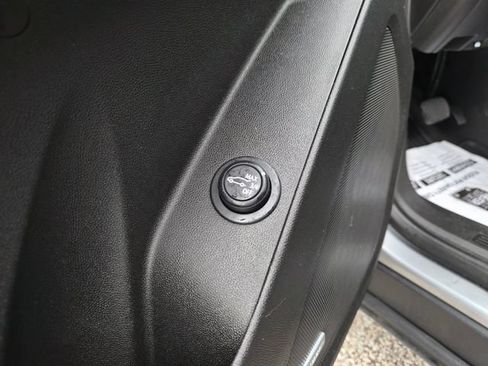 Used 2023 Chevrolet Equinox RS w/ RS Leather Package FWD image 15