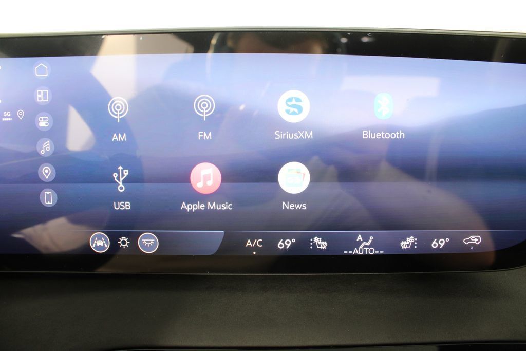 New 2027 Buick Enclave Sport Touring w/ Power Package FWD image 6