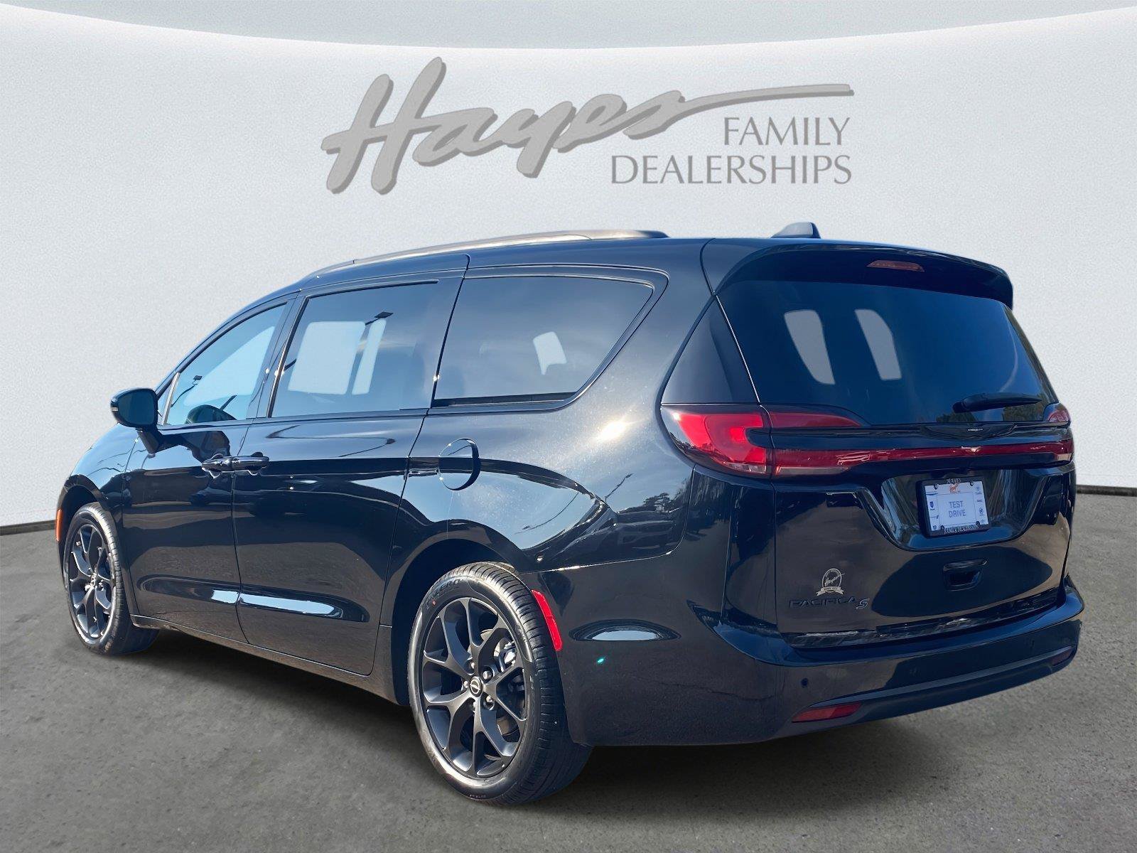 New 2026 Chrysler Pacifica Select w/ S Appearance Package FWD image 5
