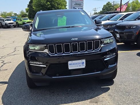 Certified 2023 Jeep Grand Cherokee Limited w/ Luxury Tech Group II AWD/4WD image 3