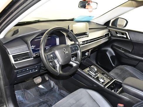 Used 2025 Mitsubishi Outlander SE AWD/4WD image 36