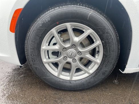 New 2026 Chrysler Pacifica Select image 11