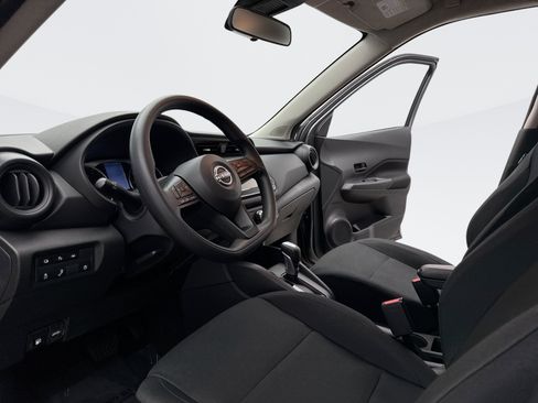 Used 2025 Nissan Kicks Play S FWD image 10