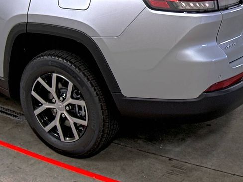 New 2025 Jeep Grand Cherokee L Limited w/ Luxury Tech Group II image 9