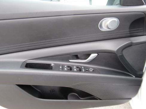 Used 2021 Hyundai Elantra SEL image 14