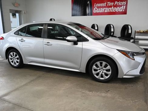 Used 2023 Toyota Corolla LE FWD image 4