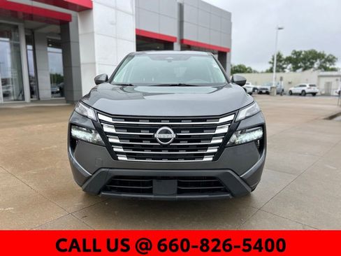 Used 2025 Nissan Rogue SV AWD/4WD image 2
