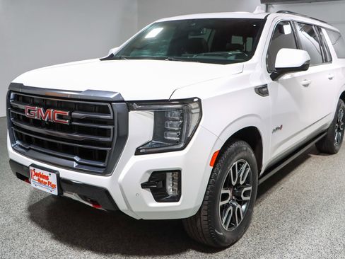 Used 2023 GMC Yukon XL AT4 image 37