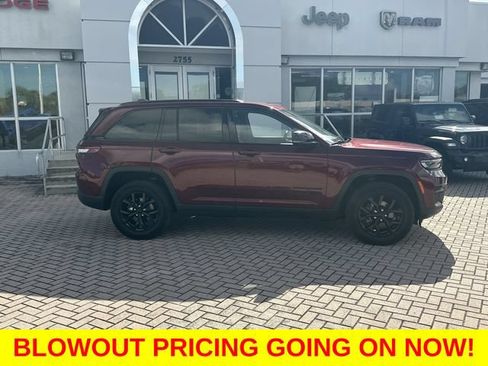 Used 2024 Jeep Grand Cherokee Altitude AWD/4WD image 6
