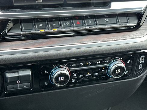 Used 2025 GMC Sierra 1500 SLT image 18