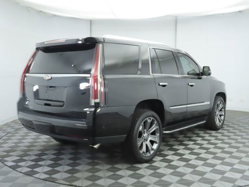 Used 2020 Cadillac Escalade Luxury w/ LPO, Radiant Package image 5