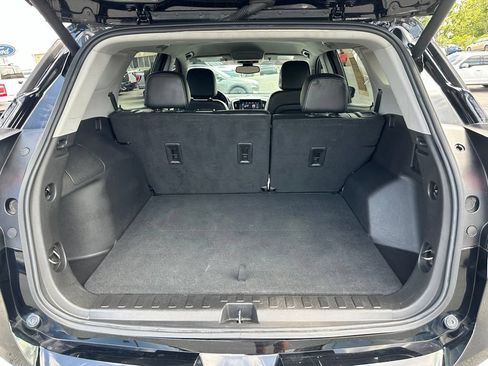 Used 2024 GMC Terrain SLT FWD image 41