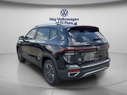New 2026 Volkswagen Taos SE FWD image 4