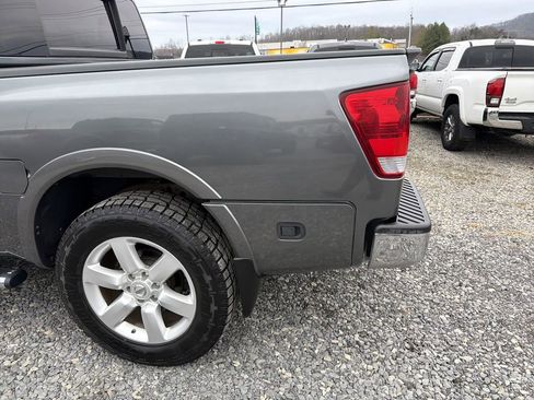 Used 2014 Nissan Titan SL w/ SL Moonroof Package image 10