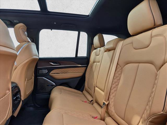 Used 2024 Jeep Grand Cherokee Summit w/ Adv Protech Group IV AWD/4WD image 21