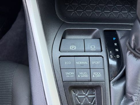 Used 2023 Toyota RAV4 LE AWD/4WD image 23