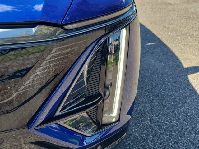 Used 2024 Cadillac Lyriq Sport AWD/4WD image 7
