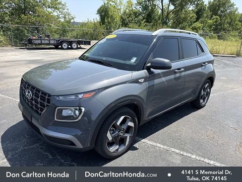 Used 2025 Hyundai Venue SEL FWD image 3