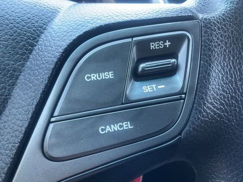 Used 2017 Hyundai Santa Fe SE AWD/4WD image 18