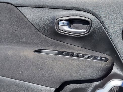 Used 2020 Jeep Renegade Latitude image 21