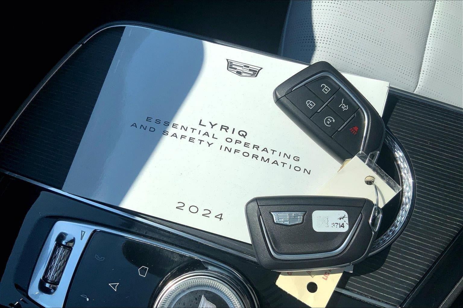 Certified 2024 Cadillac Lyriq Luxury AWD/4WD image 17