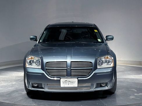 Used 2005 Dodge Magnum R/T w/ Convenience Group II RWD image 3