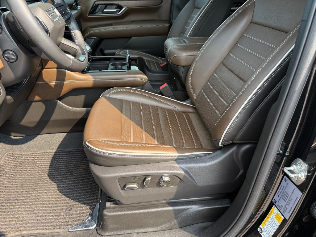 Used 2025 GMC Yukon XL Denali Ultimate AWD/4WD image 10